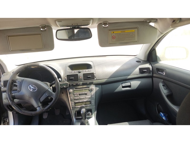 toyota avensis sedán (_t25_) del año 2004