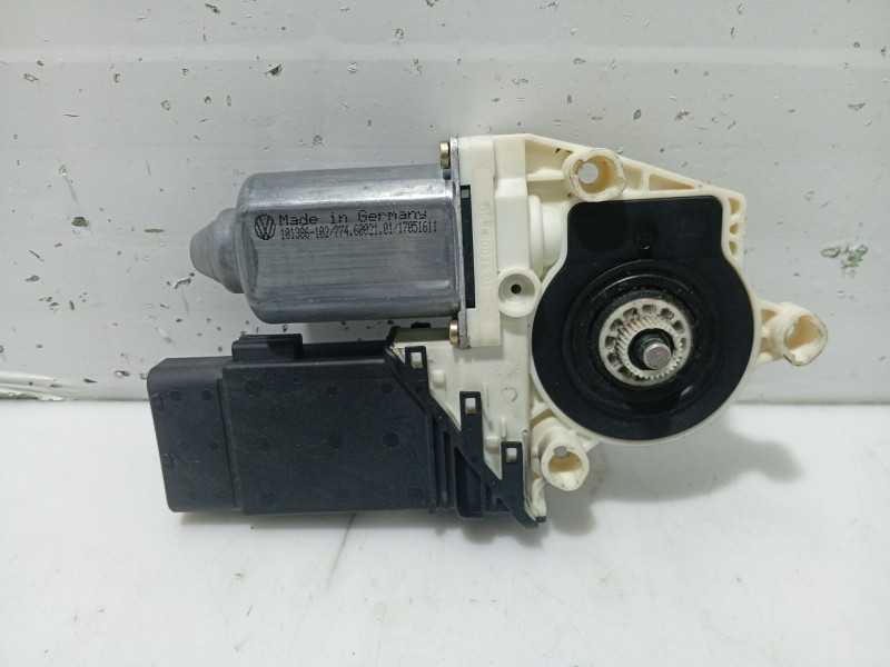 Recambio de elevalunas delantero derecho para seat leon (1m1) 1.6 16 v referencia OEM IAM 1M0837756  