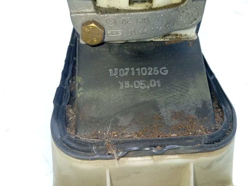 Recambio de palanca cambio para seat leon (1m1) 1.6 16 v referencia OEM IAM 1J0711025G  