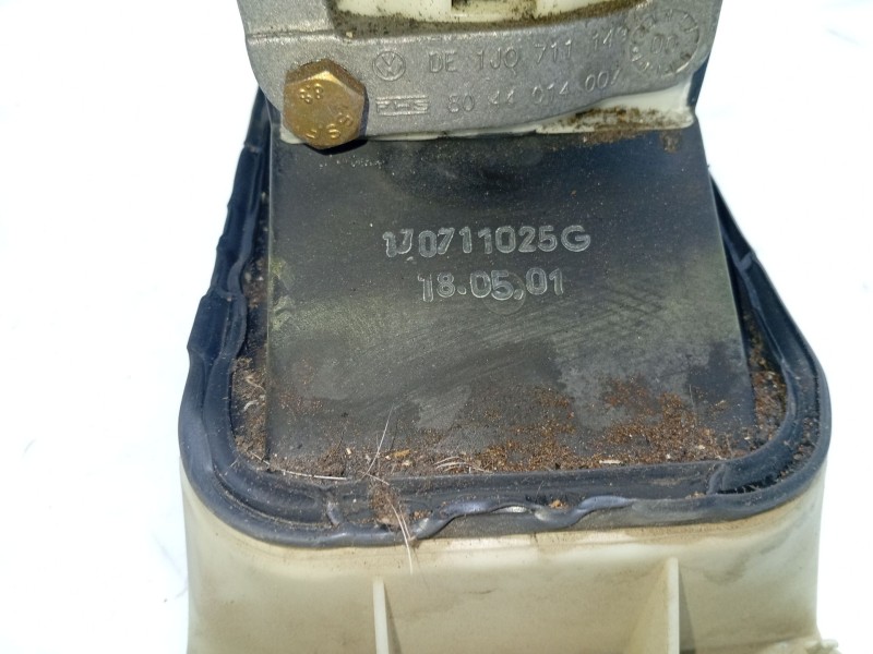 Recambio de palanca cambio para seat leon (1m1) 1.6 16 v referencia OEM IAM 1J0711025G  