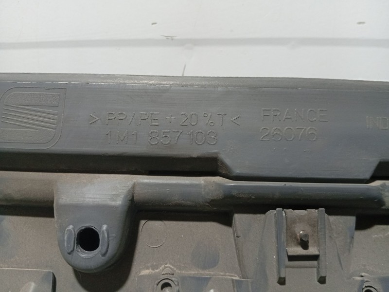 Recambio de guantera para seat leon (1m1) 1.6 16 v referencia OEM IAM 1M1857103  1M1857104