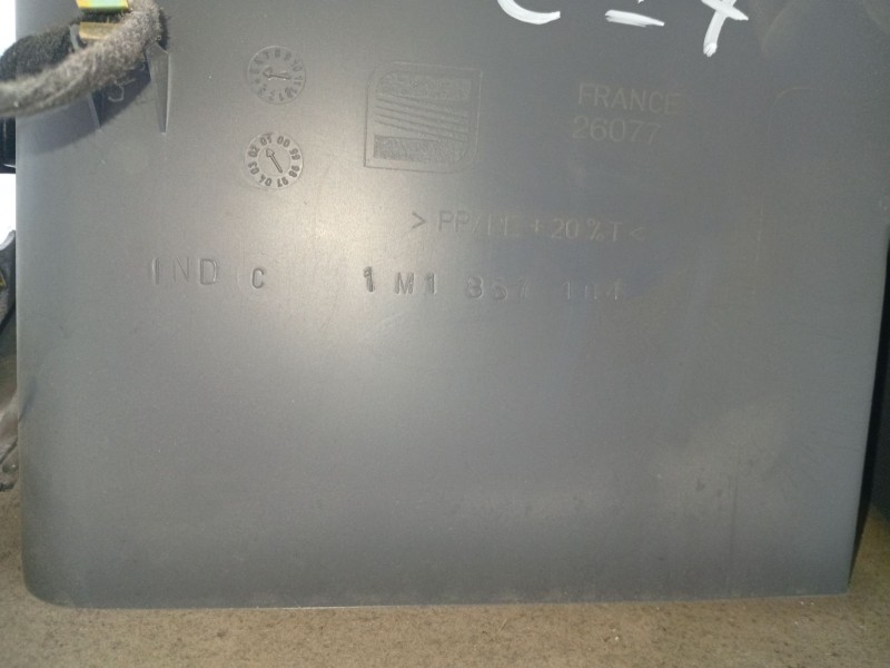 Recambio de guantera para seat leon (1m1) 1.6 16 v referencia OEM IAM 1M1857103  1M1857104