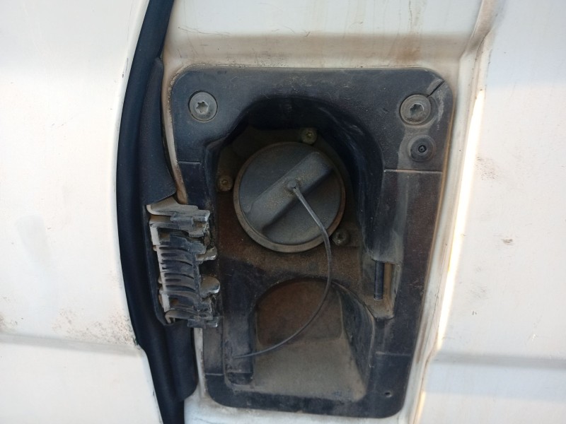 Recambio de tapon combustible para nissan primastar autobús (x83) dci 80 referencia OEM IAM 1725100QAA  