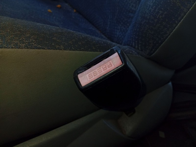 Recambio de anclaje cinturon delantero derecho para nissan primastar autobús (x83) dci 80 referencia OEM IAM 6122ACDD  