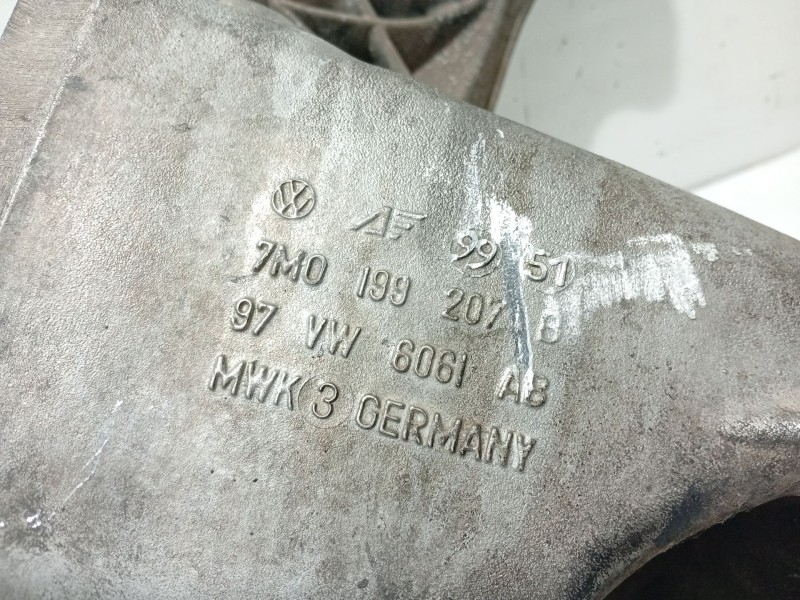 Recambio de soporte para seat alhambra (7v8, 7v9) 1.9 tdi referencia OEM IAM 7M0199207B  
