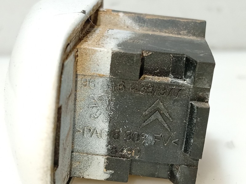 Recambio de moldura para citroën c4 picasso referencia OEM IAM 96816438977  