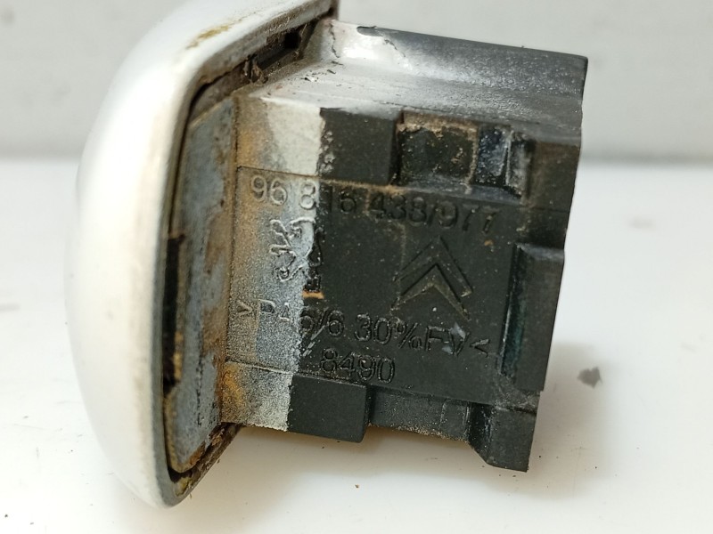 Recambio de moldura para citroën c4 picasso referencia OEM IAM 96816438977  