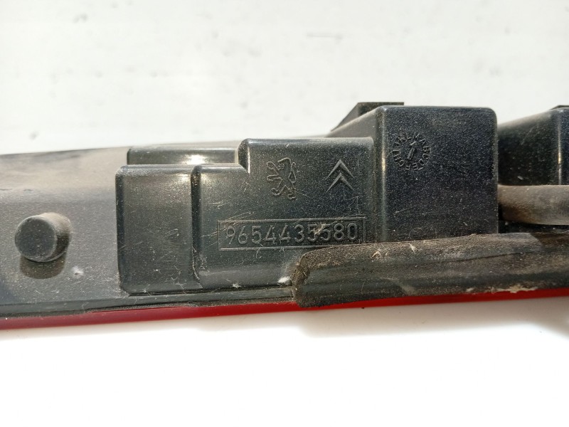 Recambio de piloto central de freno para citroën c4 picasso referencia OEM IAM 6351HT 9654435580 6351Z7