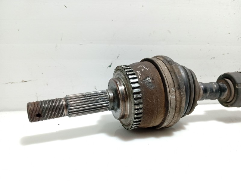 Recambio de transmision delantera derecha para nissan primera hatchback (p11) 2.0 td referencia OEM IAM 391002F605  