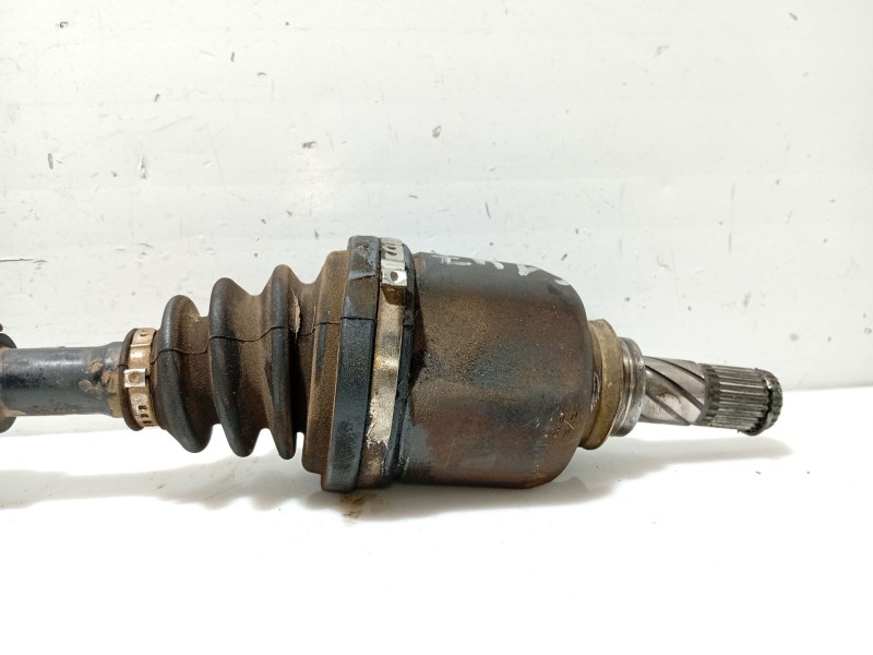 Recambio de transmision delantera izquierda para nissan primera hatchback (p11) 2.0 td referencia OEM IAM 391012F605  