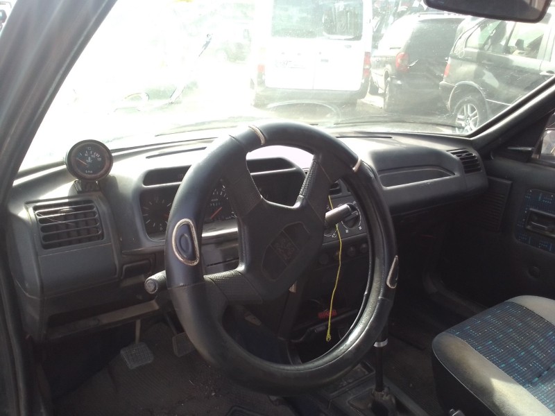 peugeot 205 furgoneta/hatchback del año 1996