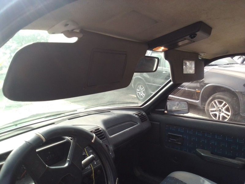 peugeot 205 furgoneta/hatchback del año 1996