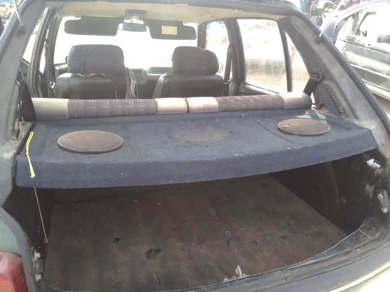 peugeot 205 furgoneta/hatchback del año 1996