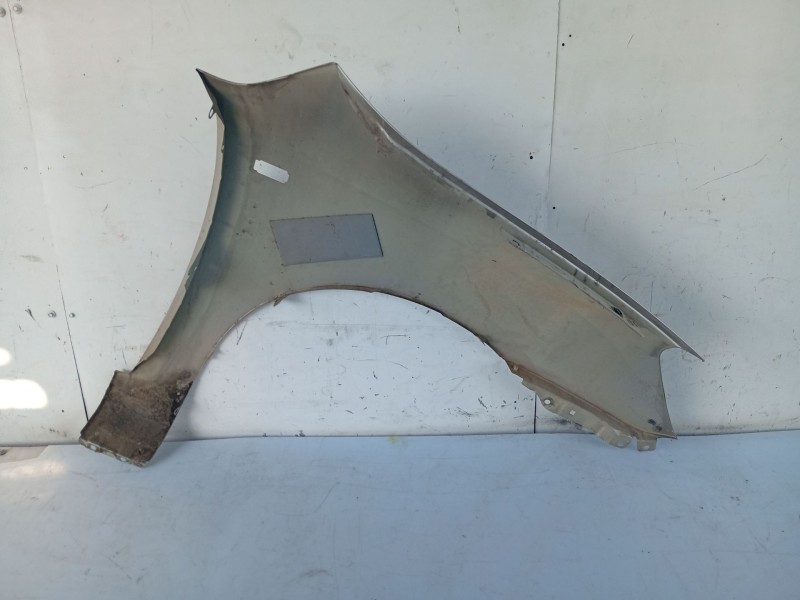 Recambio de aleta delantera izquierda para kia carens (un) referencia OEM IAM 663111D050  