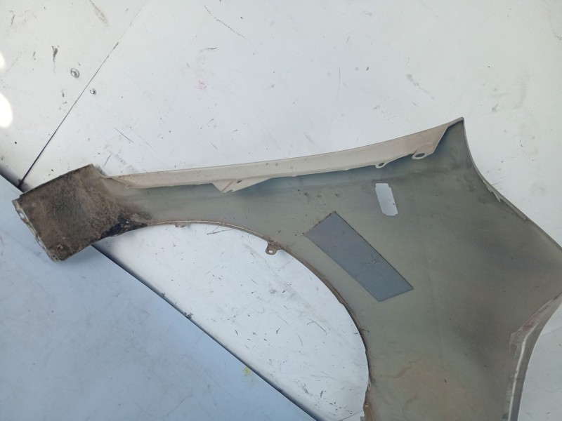 Recambio de aleta delantera izquierda para kia carens (un) referencia OEM IAM 663111D050  