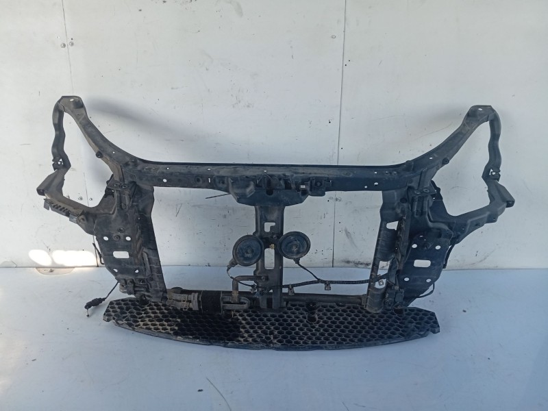 Recambio de panel frontal para kia carens (un) referencia OEM IAM 641101D000  