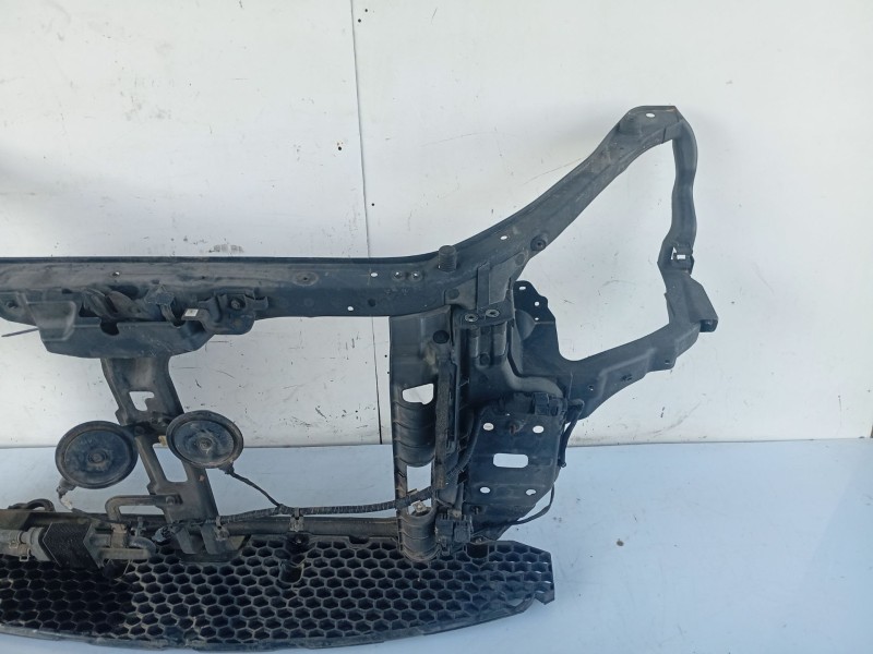 Recambio de panel frontal para kia carens (un) referencia OEM IAM 641101D000  