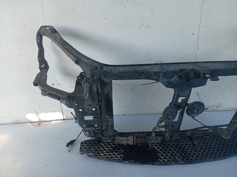 Recambio de panel frontal para kia carens (un) referencia OEM IAM 641101D000  