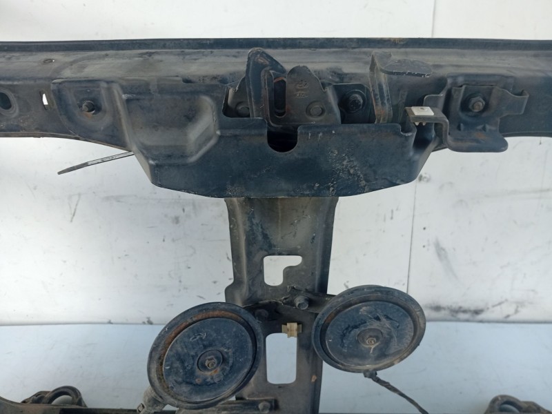 Recambio de panel frontal para kia carens (un) referencia OEM IAM 641101D000  