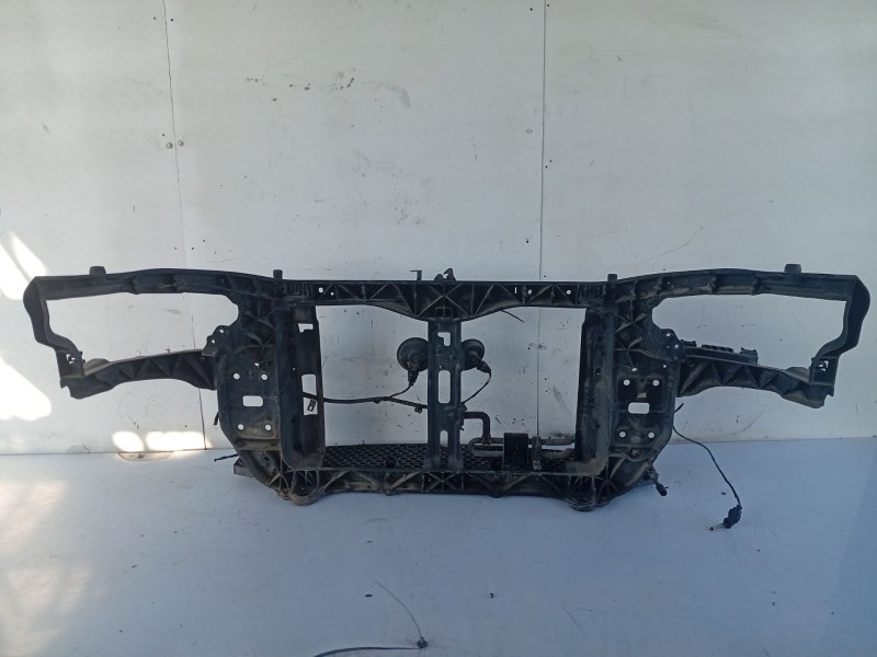 Recambio de panel frontal para kia carens (un) referencia OEM IAM 641101D000  