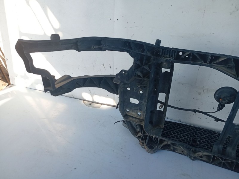Recambio de panel frontal para kia carens (un) referencia OEM IAM 641101D000  