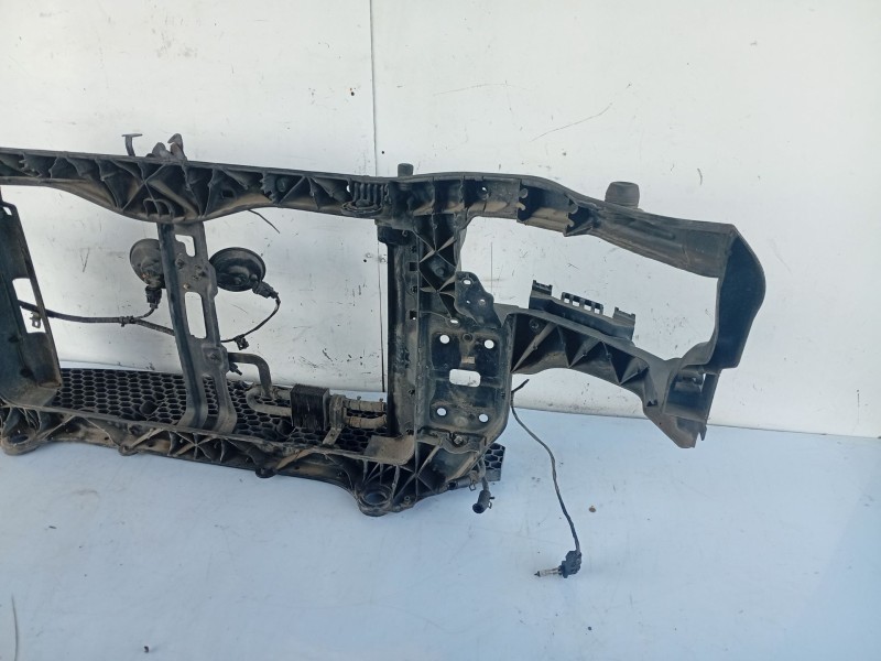 Recambio de panel frontal para kia carens (un) referencia OEM IAM 641101D000  