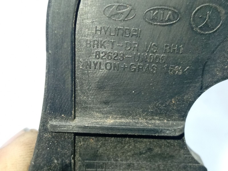 Recambio de maneta interior delantera derecha para kia carens (un) referencia OEM IAM 826201D020  