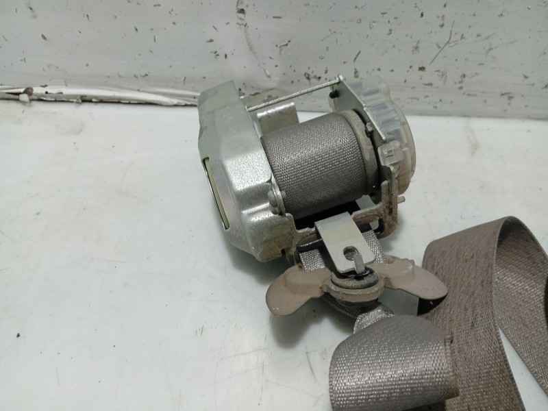 Recambio de cinturon seguridad delantero derecho para kia carens (un) referencia OEM IAM 888201D200S8  