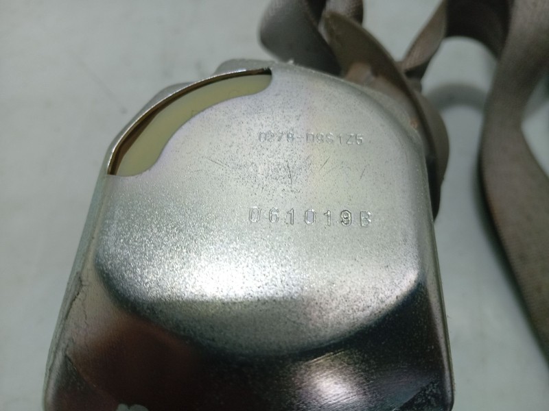 Recambio de cinturon seguridad delantero derecho para kia carens (un) referencia OEM IAM 888201D200S8  
