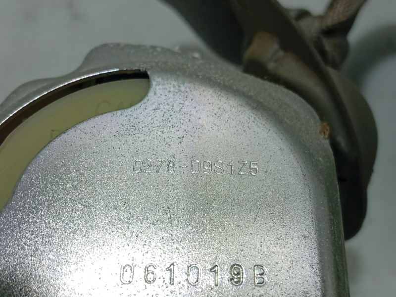 Recambio de cinturon seguridad delantero derecho para kia carens (un) referencia OEM IAM 888201D200S8  