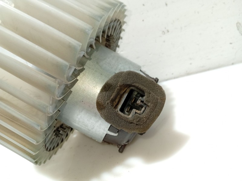 Recambio de ventilador calefaccion para chevrolet aveo berlina hatchback 1.2 cat referencia OEM IAM 95472959  