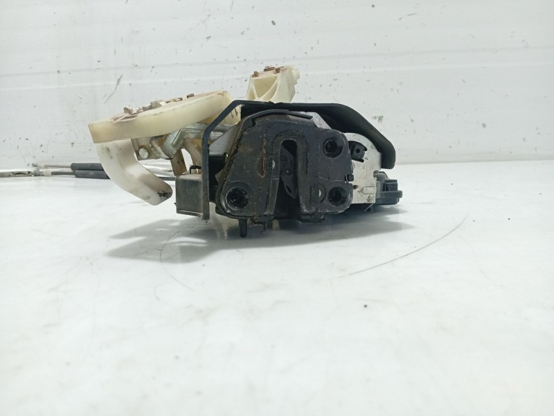 Recambio de cerradura puerta trasera derecha para kia carens (un) referencia OEM IAM 814201D010  