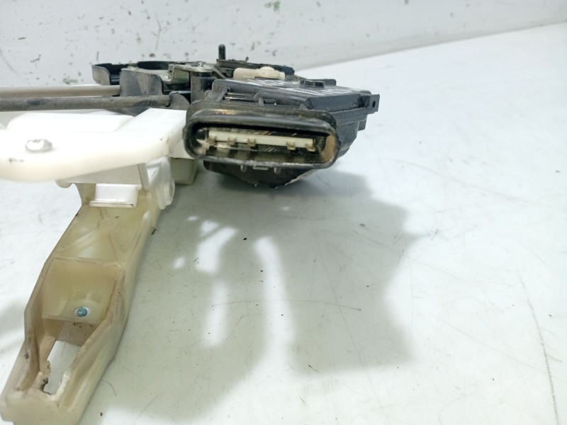 Recambio de cerradura puerta trasera derecha para kia carens (un) referencia OEM IAM 814201D010  