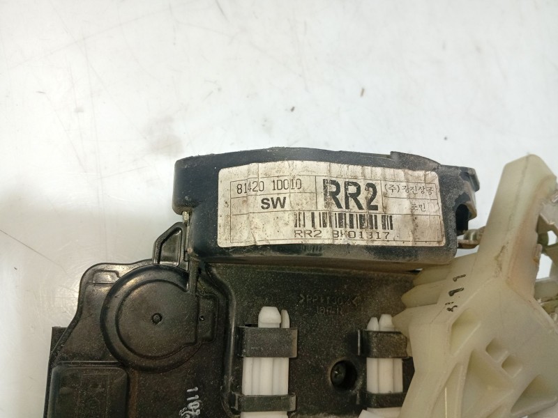 Recambio de cerradura puerta trasera derecha para kia carens (un) referencia OEM IAM 814201D010  