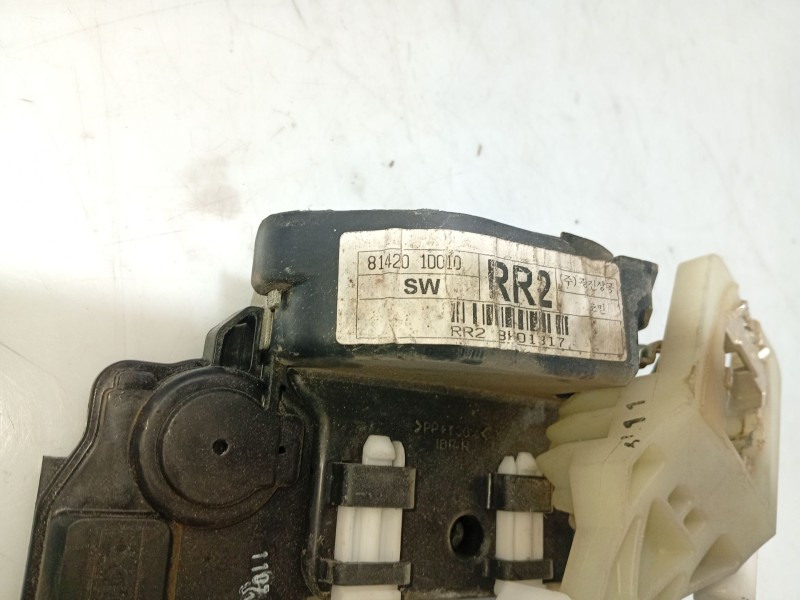 Recambio de cerradura puerta trasera derecha para kia carens (un) referencia OEM IAM 814201D010  