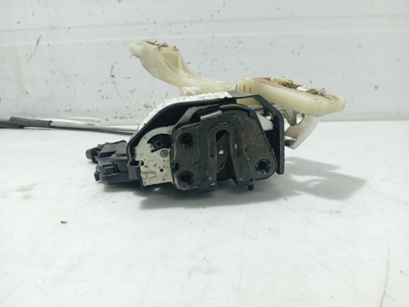 Recambio de cerradura puerta trasera izquierda para kia carens (un) referencia OEM IAM 814101D010  