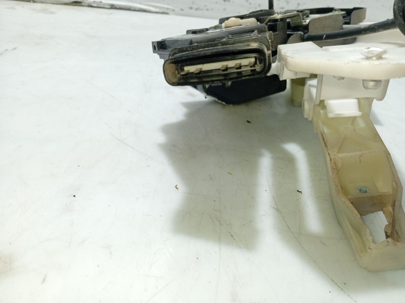 Recambio de cerradura puerta trasera izquierda para kia carens (un) referencia OEM IAM 814101D010  