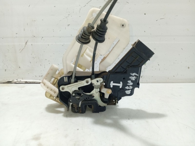 Recambio de cerradura puerta trasera izquierda para kia carens (un) referencia OEM IAM 814101D010  