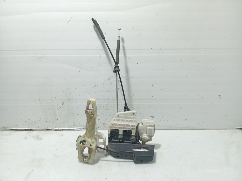 Recambio de cerradura puerta delantera derecha para kia carens (un) referencia OEM IAM 813201D020  