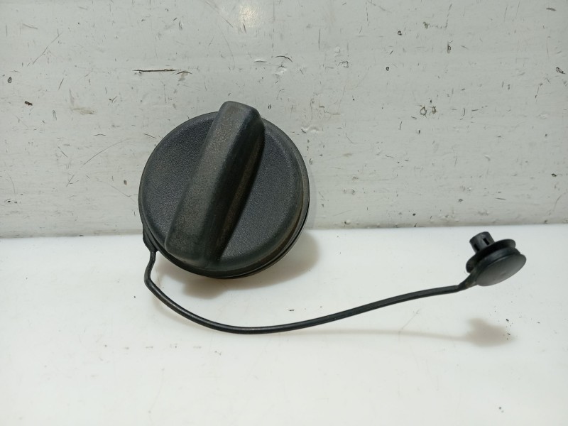 Recambio de tapon combustible para chevrolet aveo berlina hatchback 1.2 cat referencia OEM IAM 95049577  