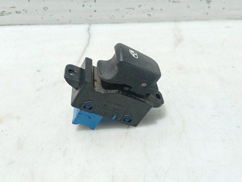 Recambio de mando elevalunas trasero izquierdo para kia carens (un) referencia OEM IAM 935801D000  