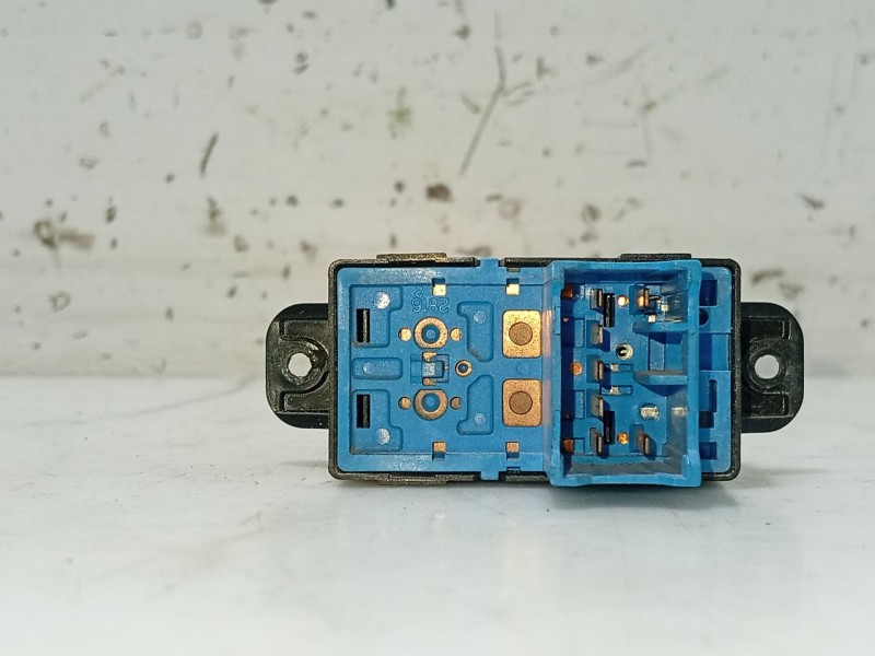 Recambio de mando elevalunas trasero izquierdo para kia carens (un) referencia OEM IAM 935801D000  