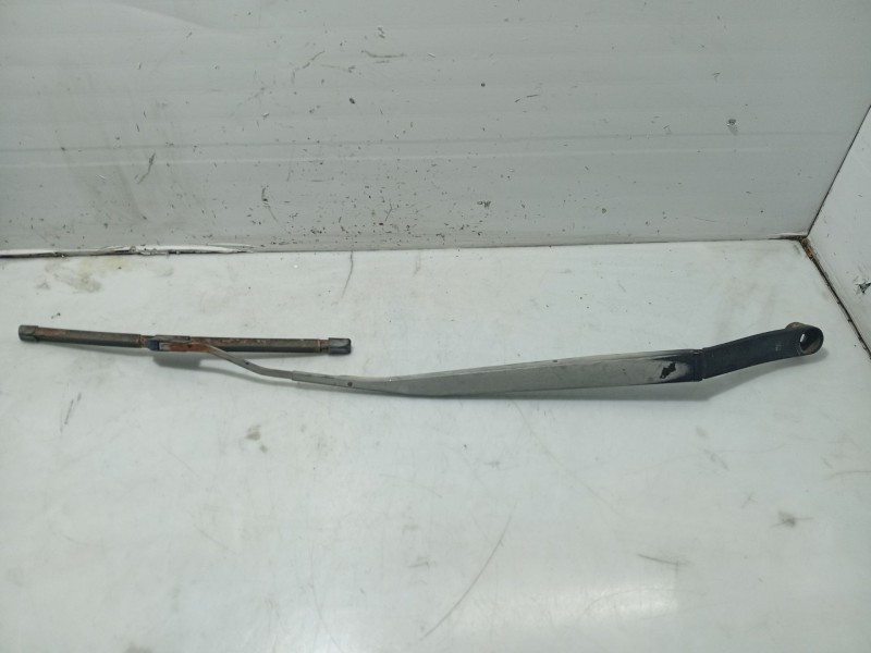 Recambio de brazo limpia delantero derecho para kia carens (un) referencia OEM IAM   