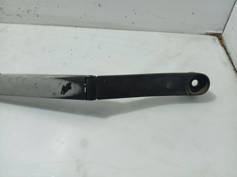 Recambio de brazo limpia delantero derecho para kia carens (un) referencia OEM IAM   