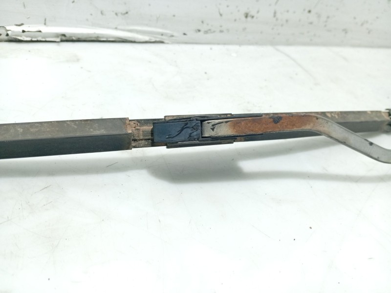 Recambio de brazo limpia delantero derecho para kia carens (un) referencia OEM IAM   