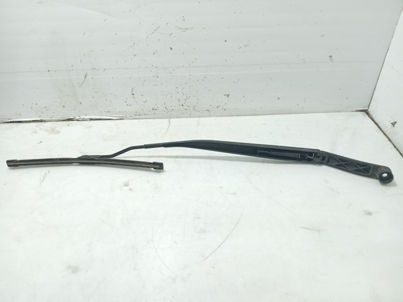 Recambio de brazo limpia delantero derecho para kia carens (un) referencia OEM IAM   