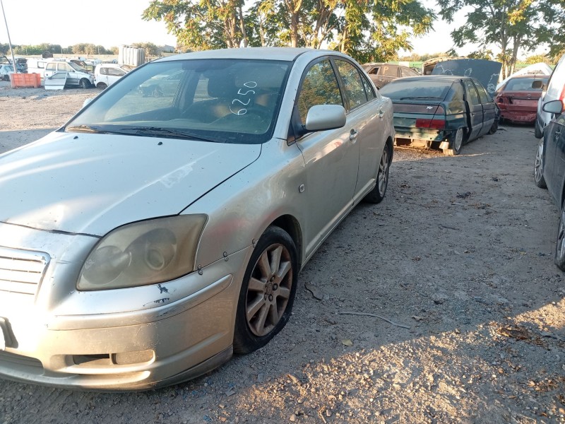 toyota avensis sedán (_t25_) del año 2005