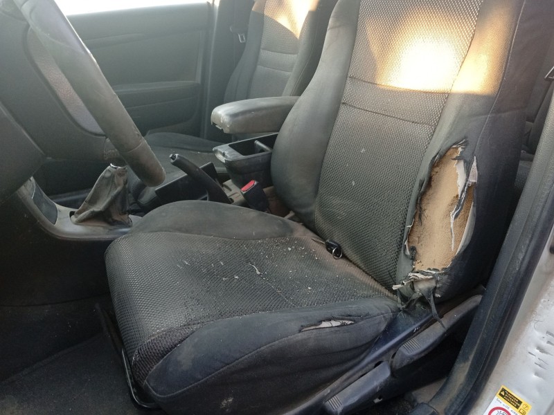 toyota avensis sedán (_t25_) del año 2005