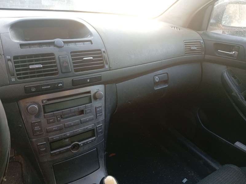 toyota avensis sedán (_t25_) del año 2005