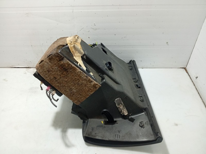 Recambio de guantera para peugeot 407 sw (6e_, 6d_) 2.0 hdi 135 referencia OEM IAM 8226H7  